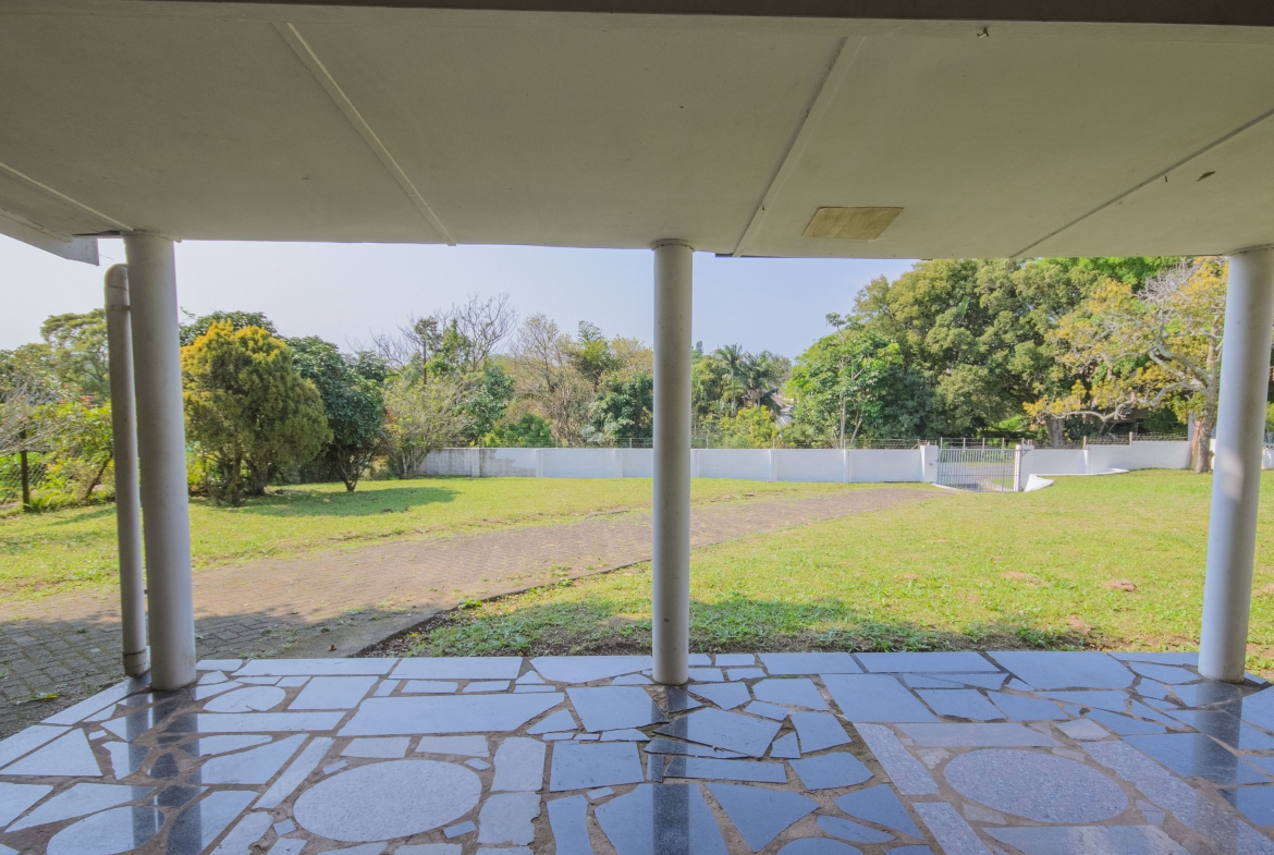 Large 1,650m² Property with Endless Potential in the Heart of Uvongo