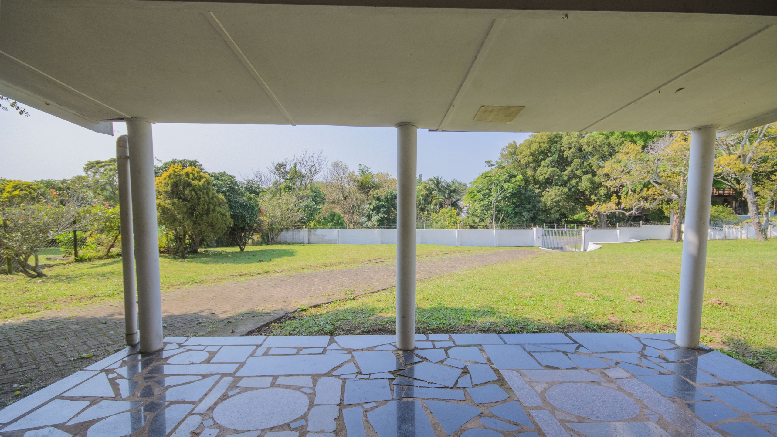 c (953)-HDR Large 1,650m² Property with Endless Potential in the Heart of Uvongo