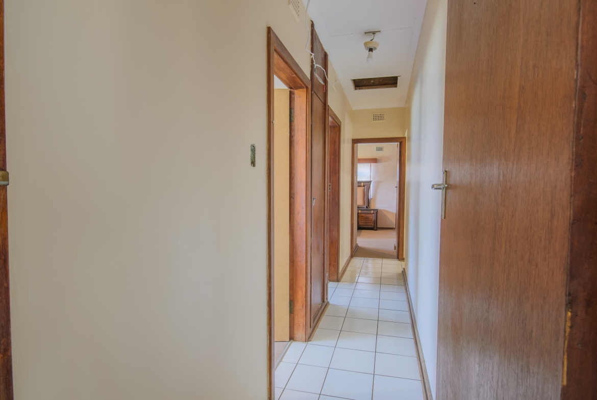Large 1,650m² Property with Endless Potential in the Heart of Uvongo