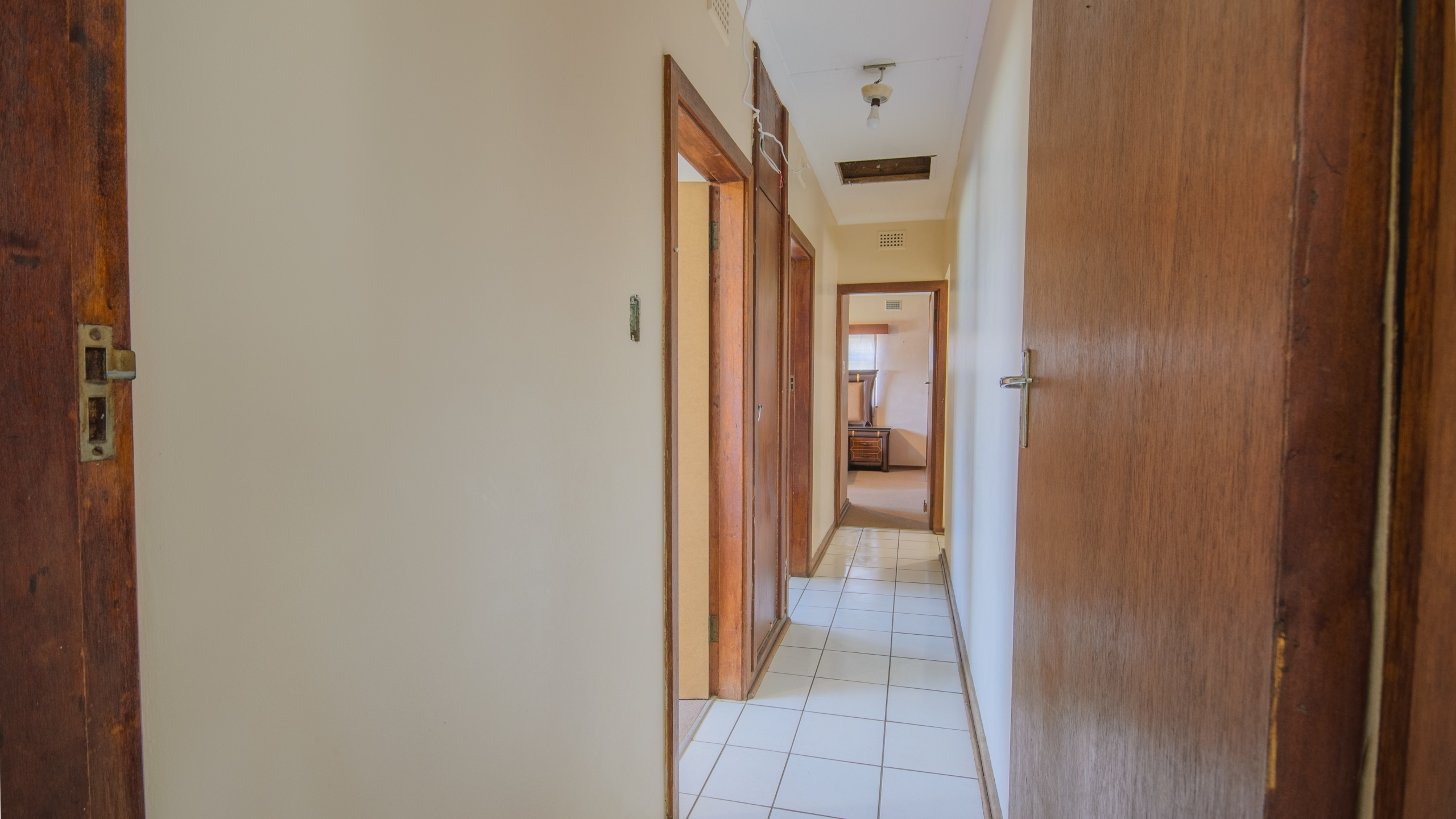 c (962)-HDR Large 1,650m² Property with Endless Potential in the Heart of Uvongo