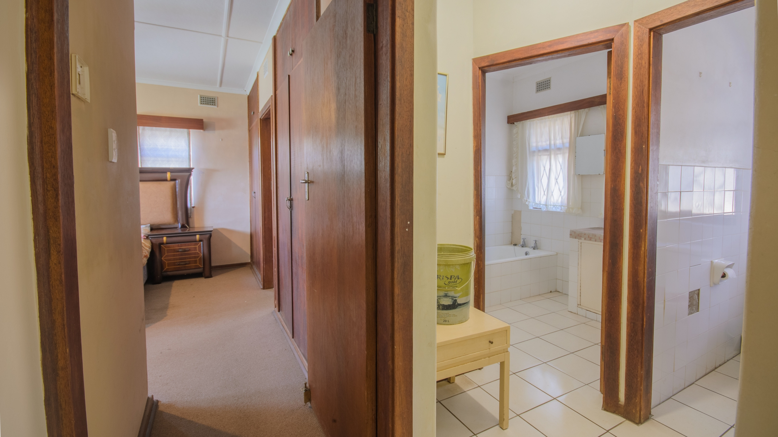 c (989)-HDR Large 1,650m² Property with Endless Potential in the Heart of Uvongo