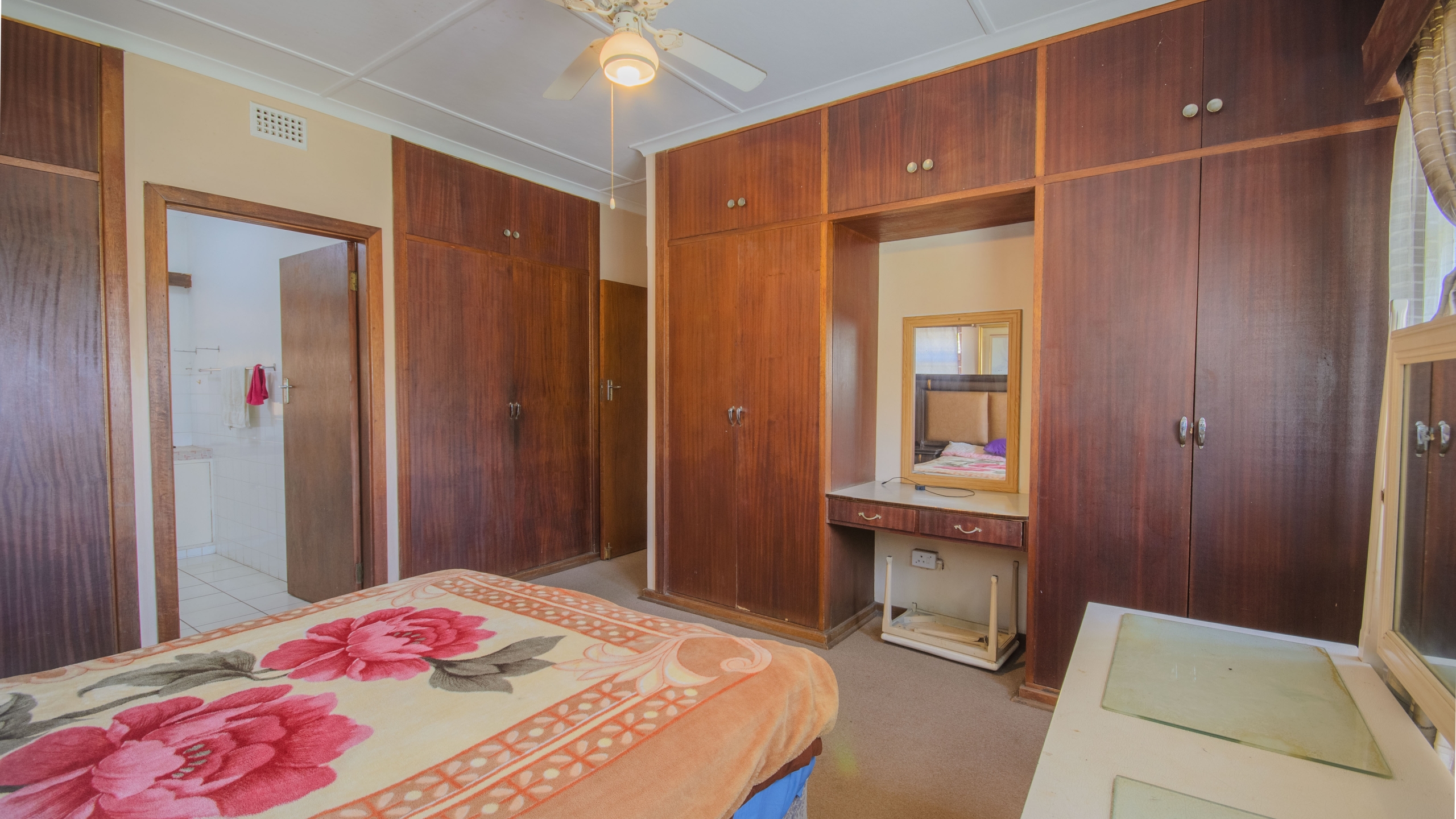 c (998)-HDR Large 1,650m² Property with Endless Potential in the Heart of Uvongo