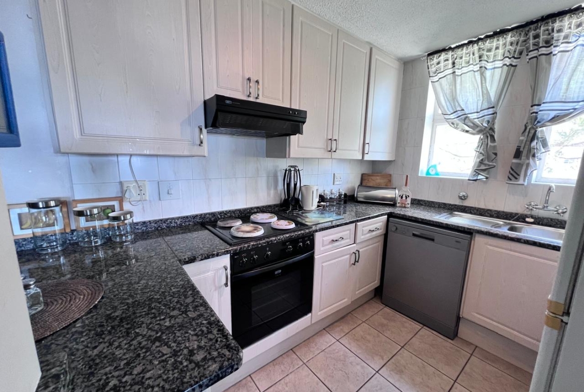 Fully Furnished Pet Friendly 3 Bedroom Apartment with Spectacular Sea Views