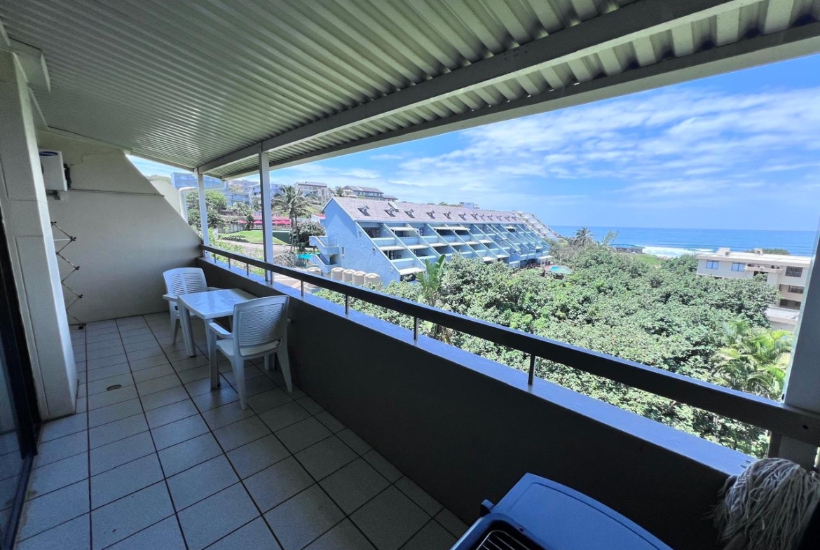 Fully Furnished Pet Friendly 3 Bedroom Apartment with Spectacular Sea Views