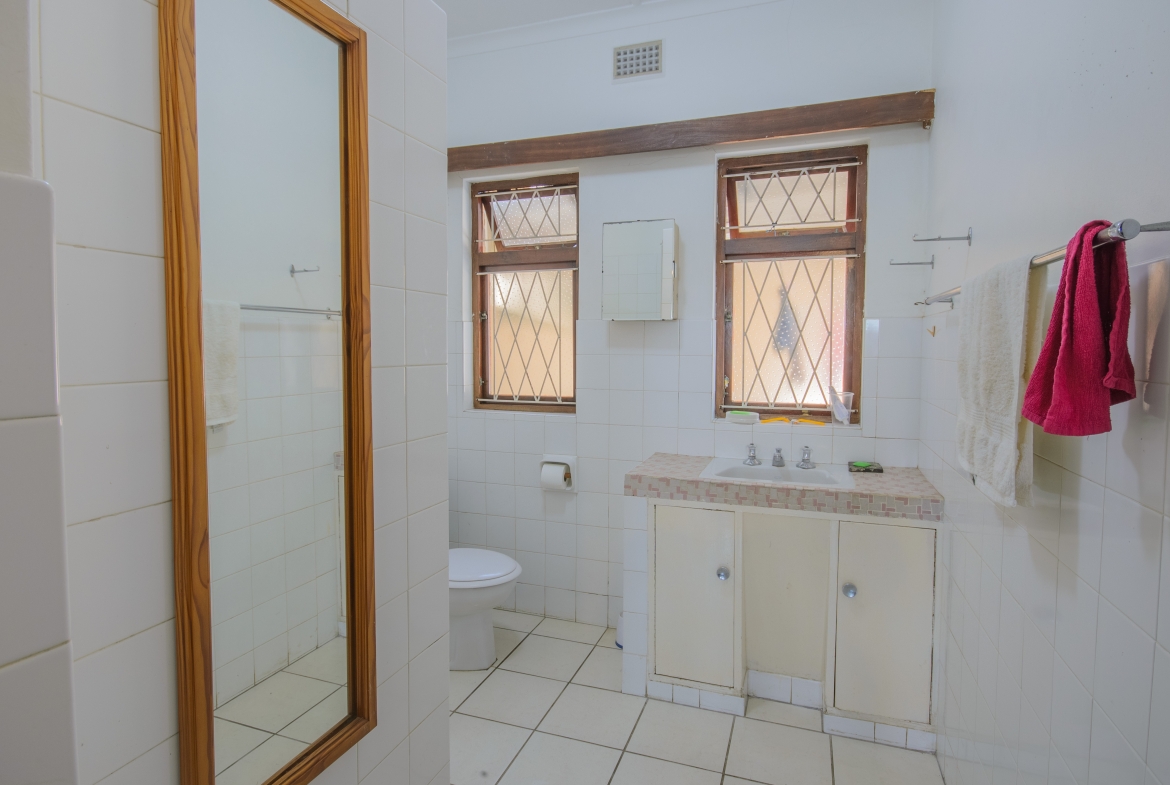 Large 1,650m² Property with Endless Potential in the Heart of Uvongo
