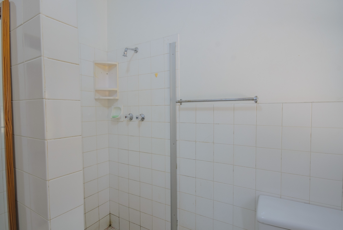 Large 1,650m² Property with Endless Potential in the Heart of Uvongo