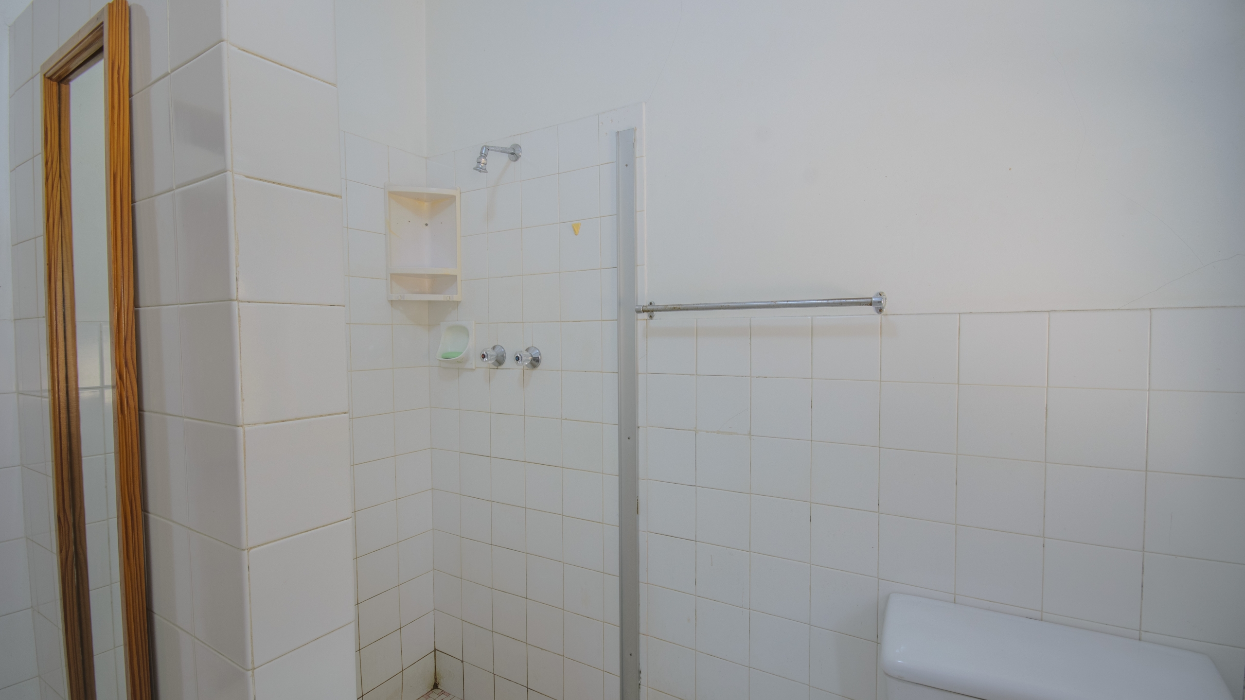 d (556)-HDR Large 1,650m² Property with Endless Potential in the Heart of Uvongo
