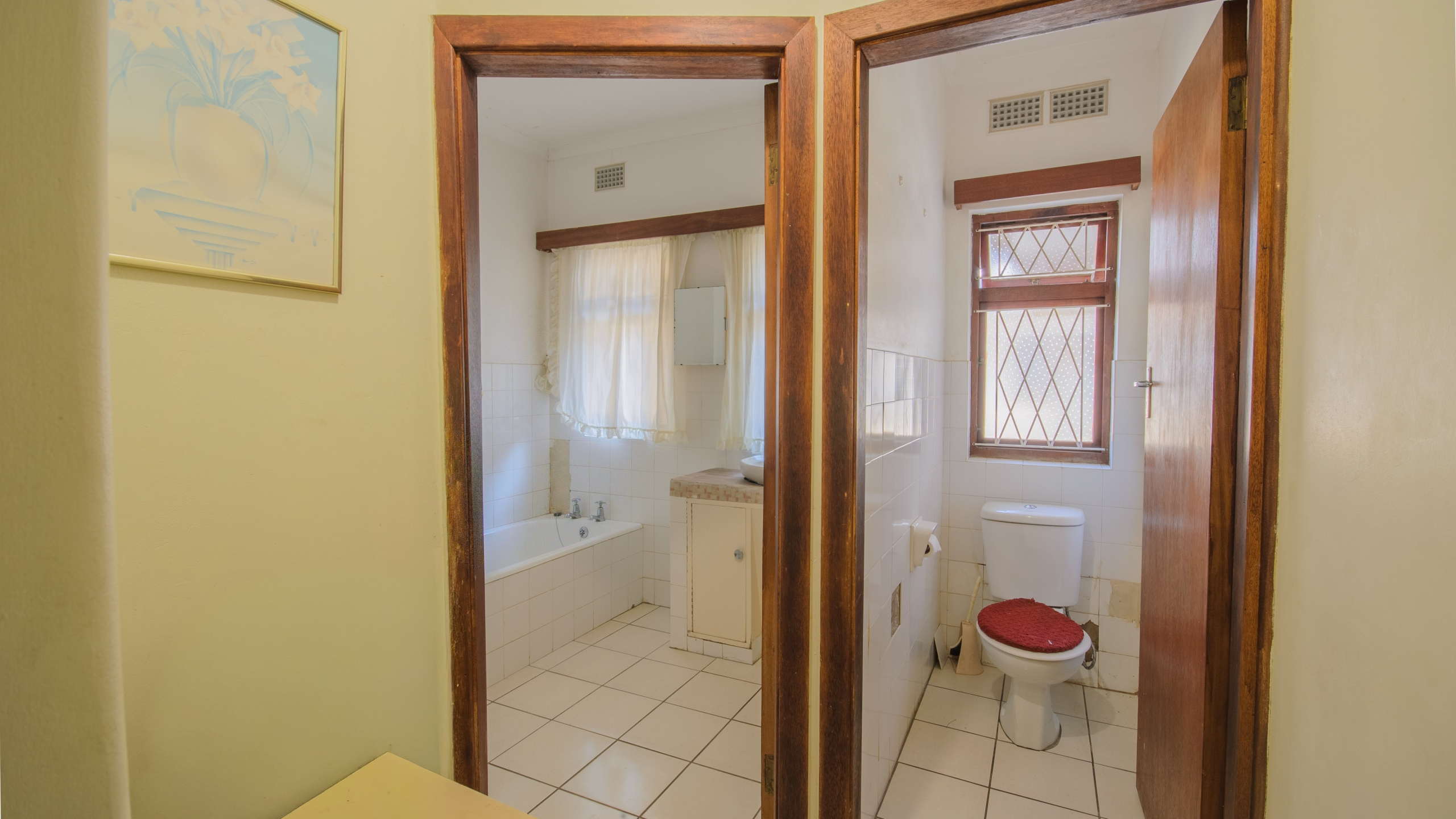 d (562)-HDR Large 1,650m² Property with Endless Potential in the Heart of Uvongo