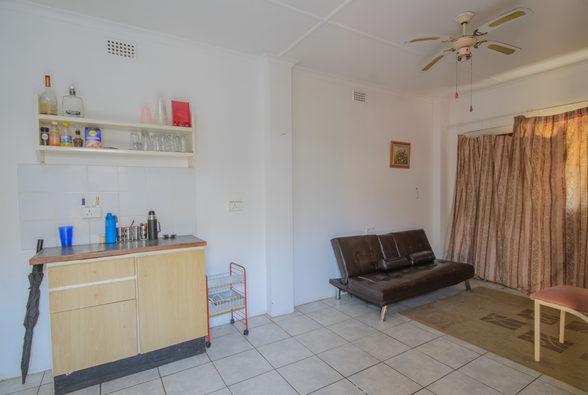 Large 1,650m² Property with Endless Potential in the Heart of Uvongo