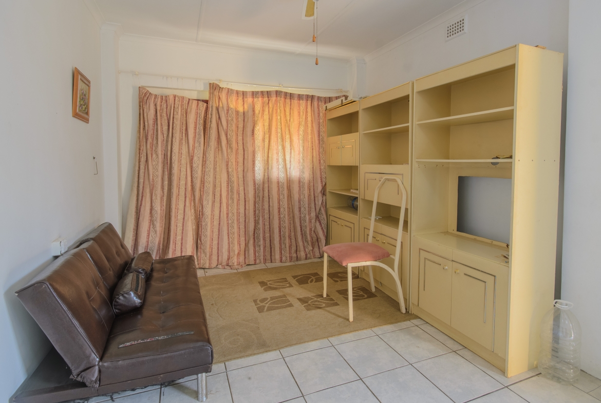 Large 1,650m² Property with Endless Potential in the Heart of Uvongo