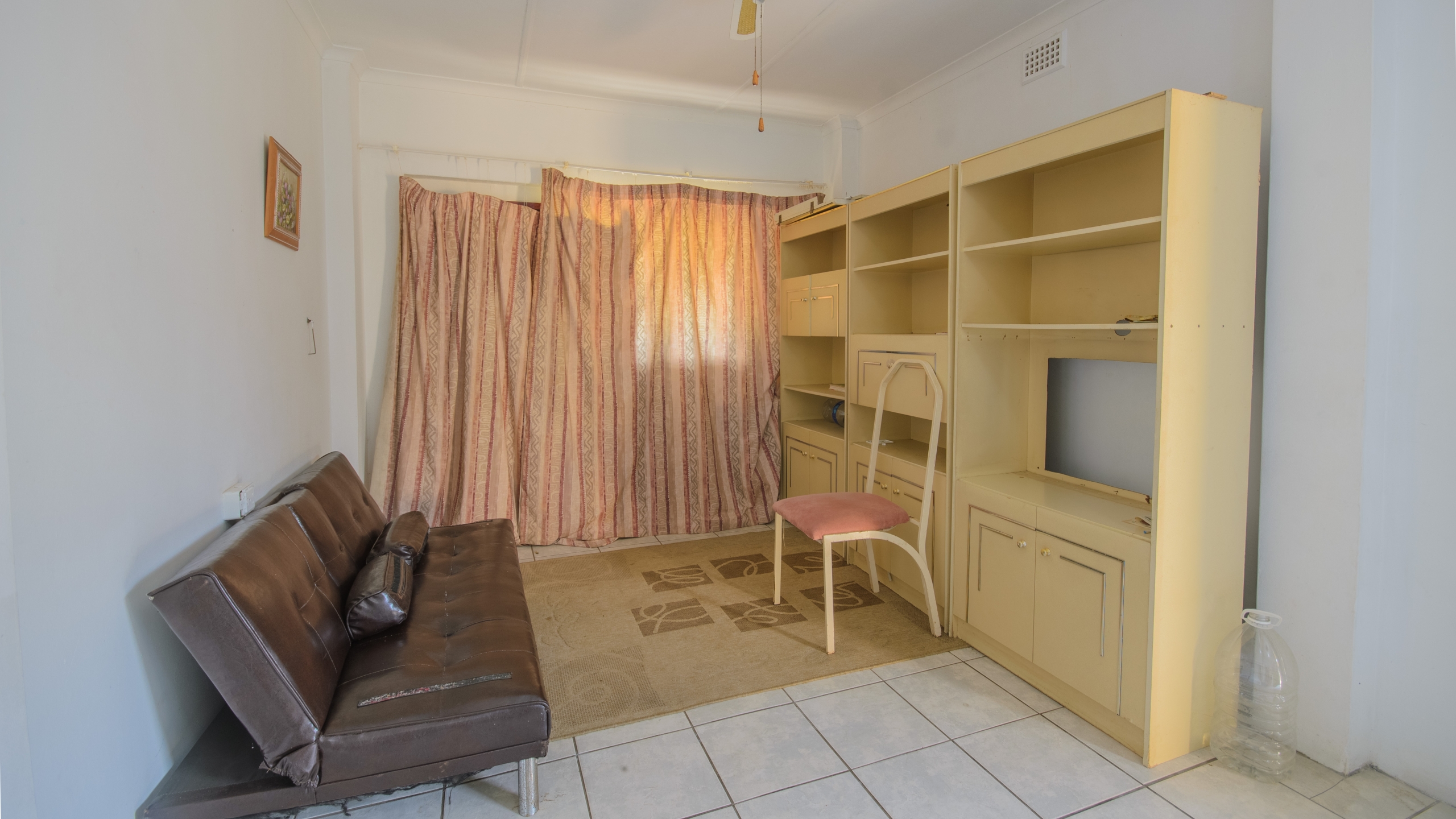 d (574)-HDR Large 1,650m² Property with Endless Potential in the Heart of Uvongo