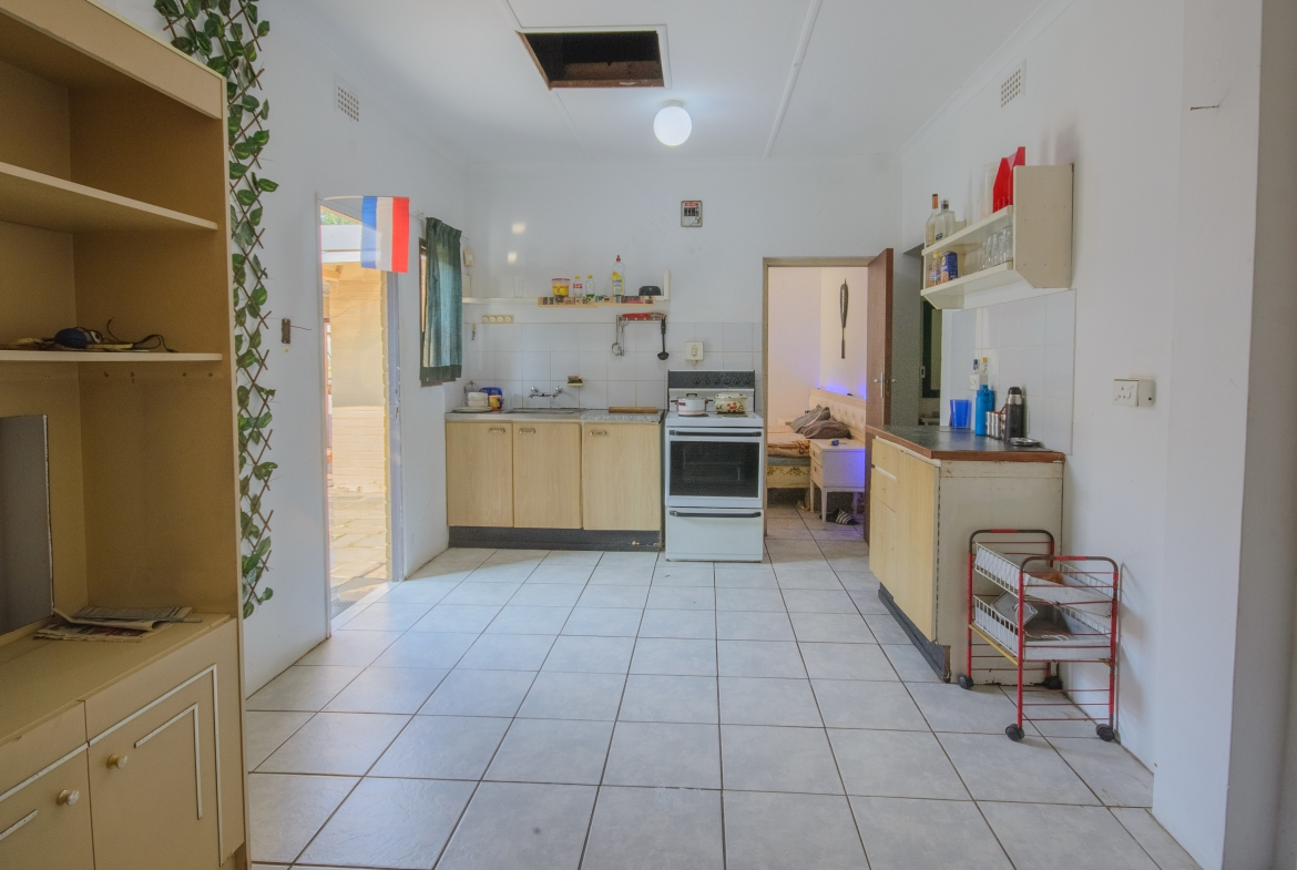 Large 1,650m² Property with Endless Potential in the Heart of Uvongo
