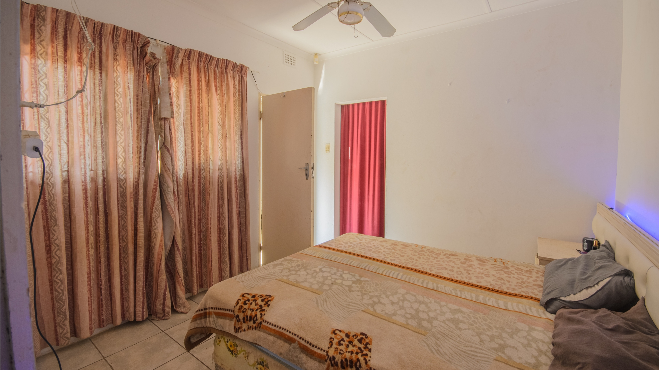 d (592)-HDR Large 1,650m² Property with Endless Potential in the Heart of Uvongo