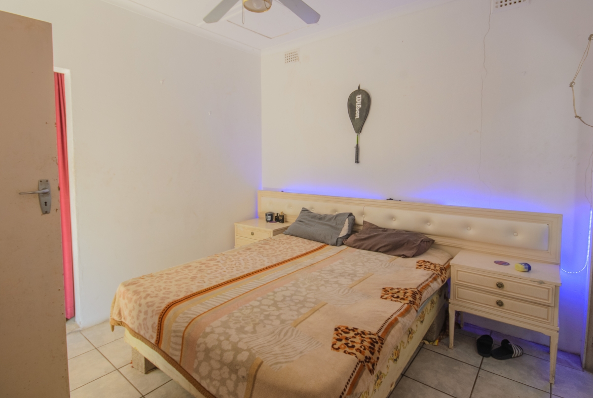 Large 1,650m² Property with Endless Potential in the Heart of Uvongo
