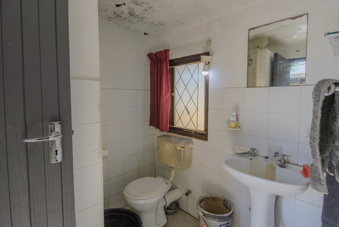 Large 1,650m² Property with Endless Potential in the Heart of Uvongo