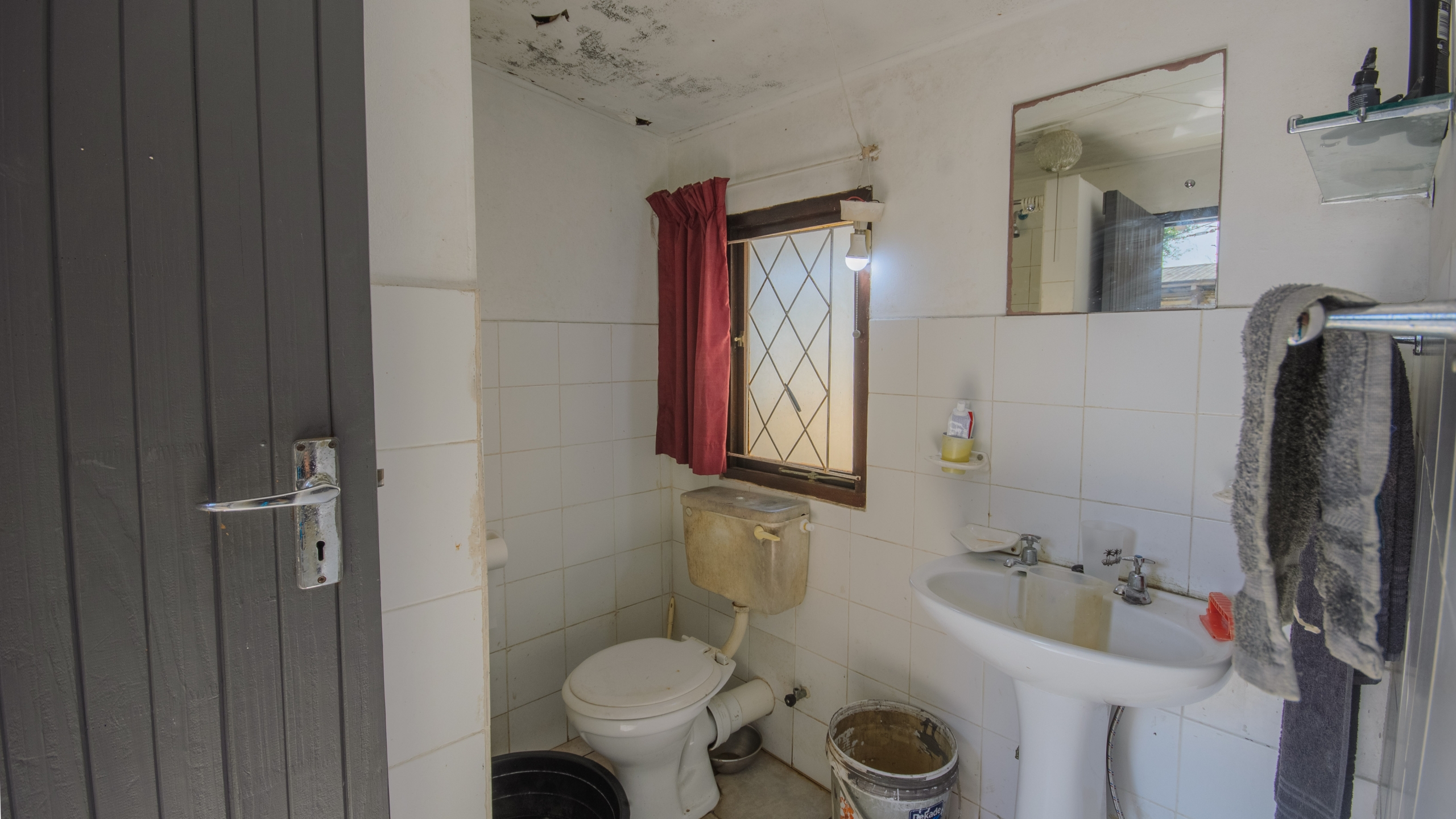 d (604)-HDR Large 1,650m² Property with Endless Potential in the Heart of Uvongo