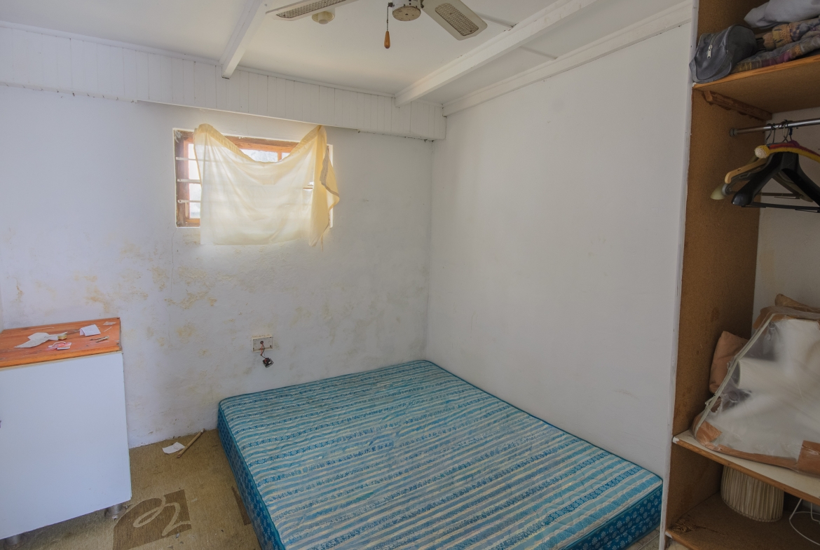 Large 1,650m² Property with Endless Potential in the Heart of Uvongo
