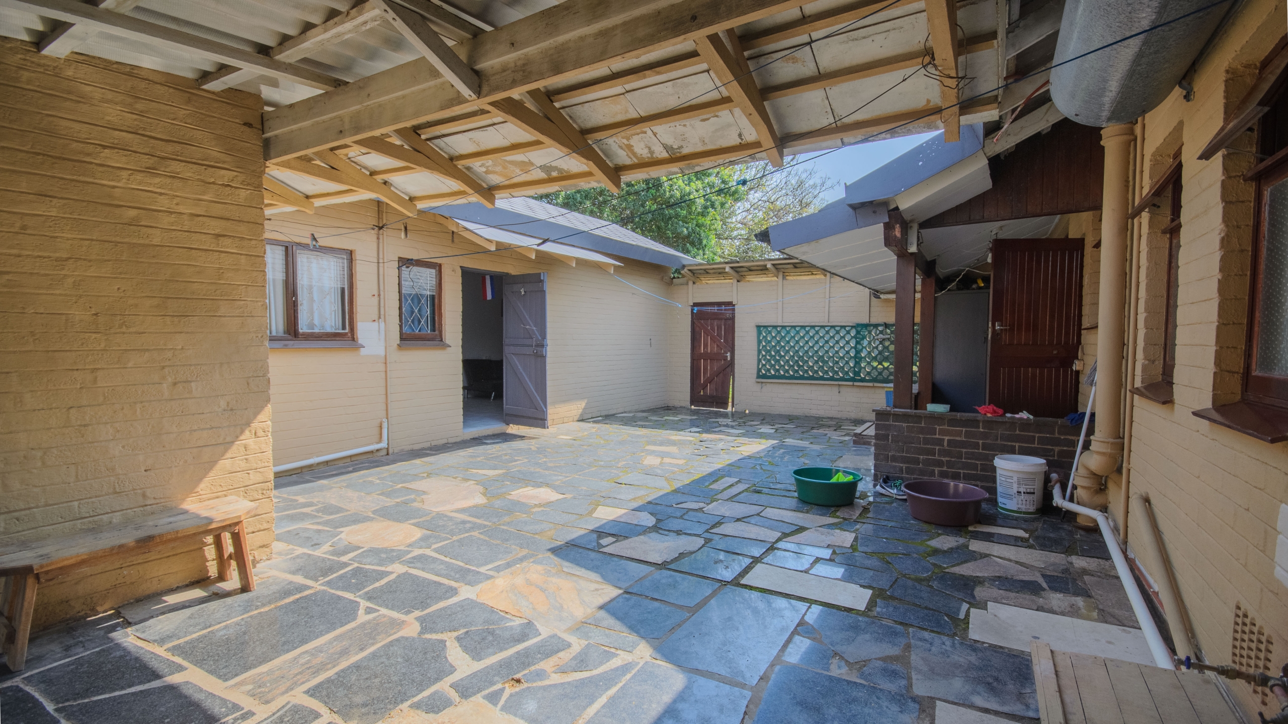 d (622)-HDR Large 1,650m² Property with Endless Potential in the Heart of Uvongo