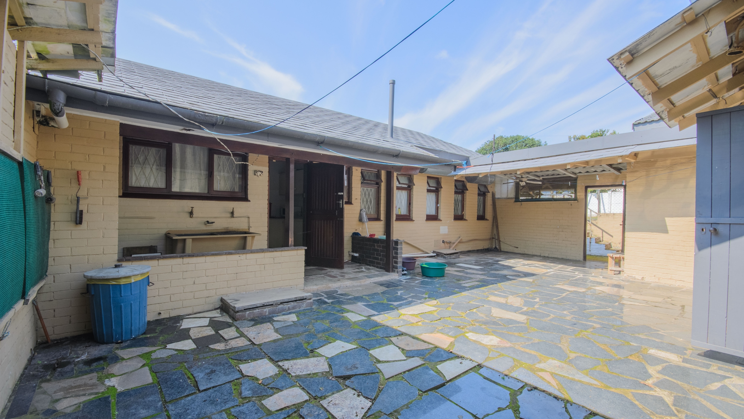 d (637)-HDR Large 1,650m² Property with Endless Potential in the Heart of Uvongo