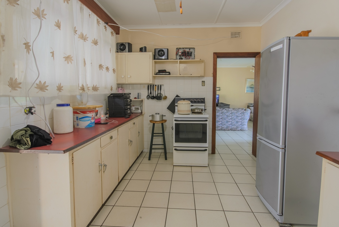 Large 1,650m² Property with Endless Potential in the Heart of Uvongo