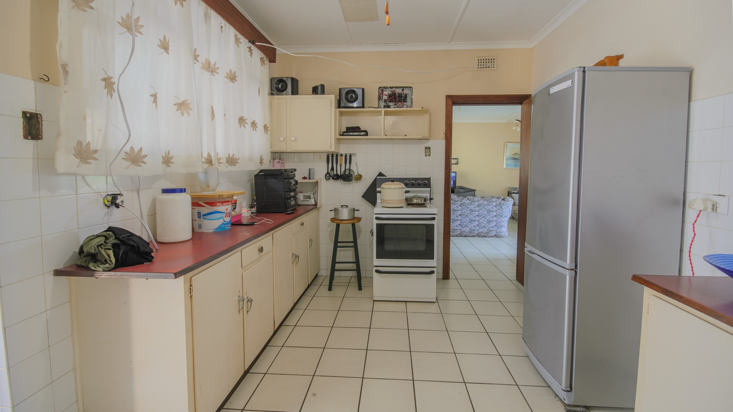 d (658)-HDR Large 1,650m² Property with Endless Potential in the Heart of Uvongo