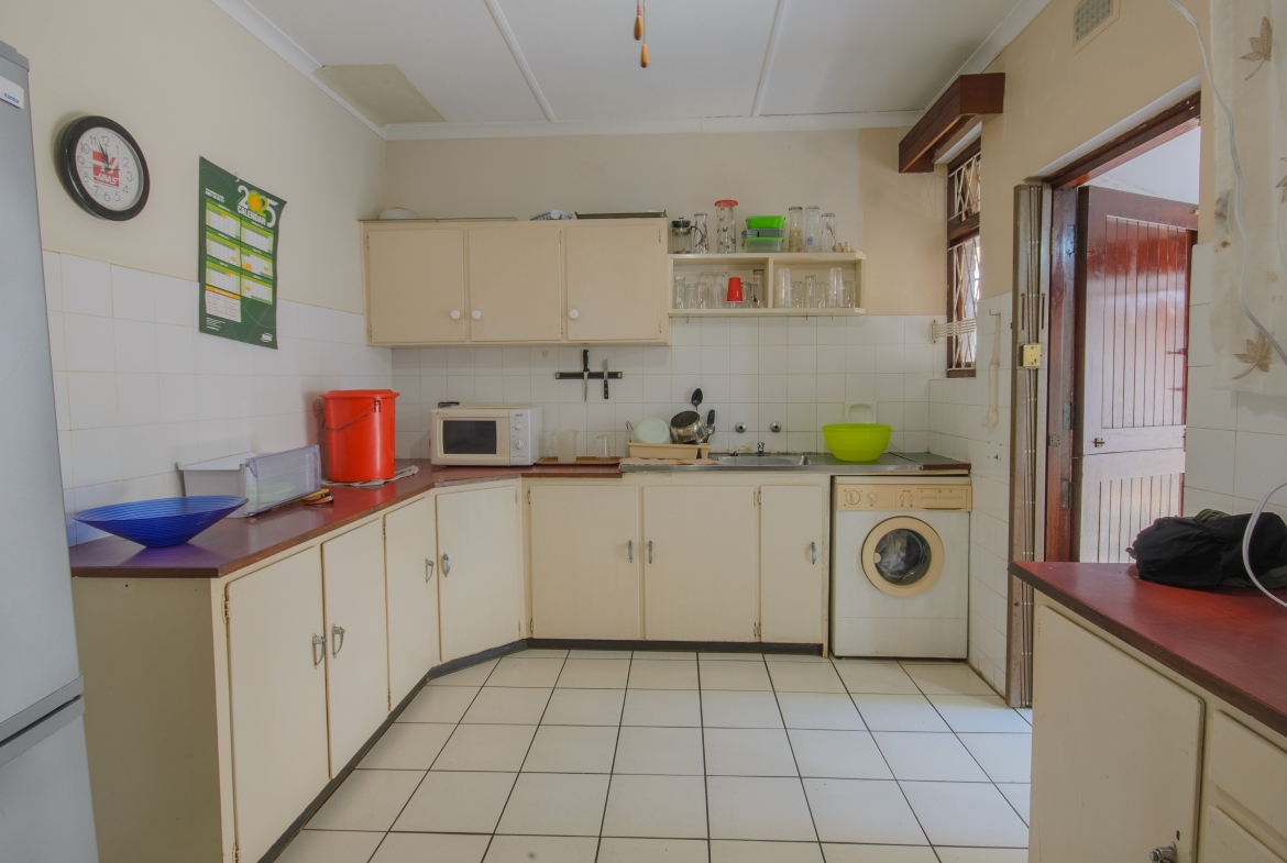 Large 1,650m² Property with Endless Potential in the Heart of Uvongo