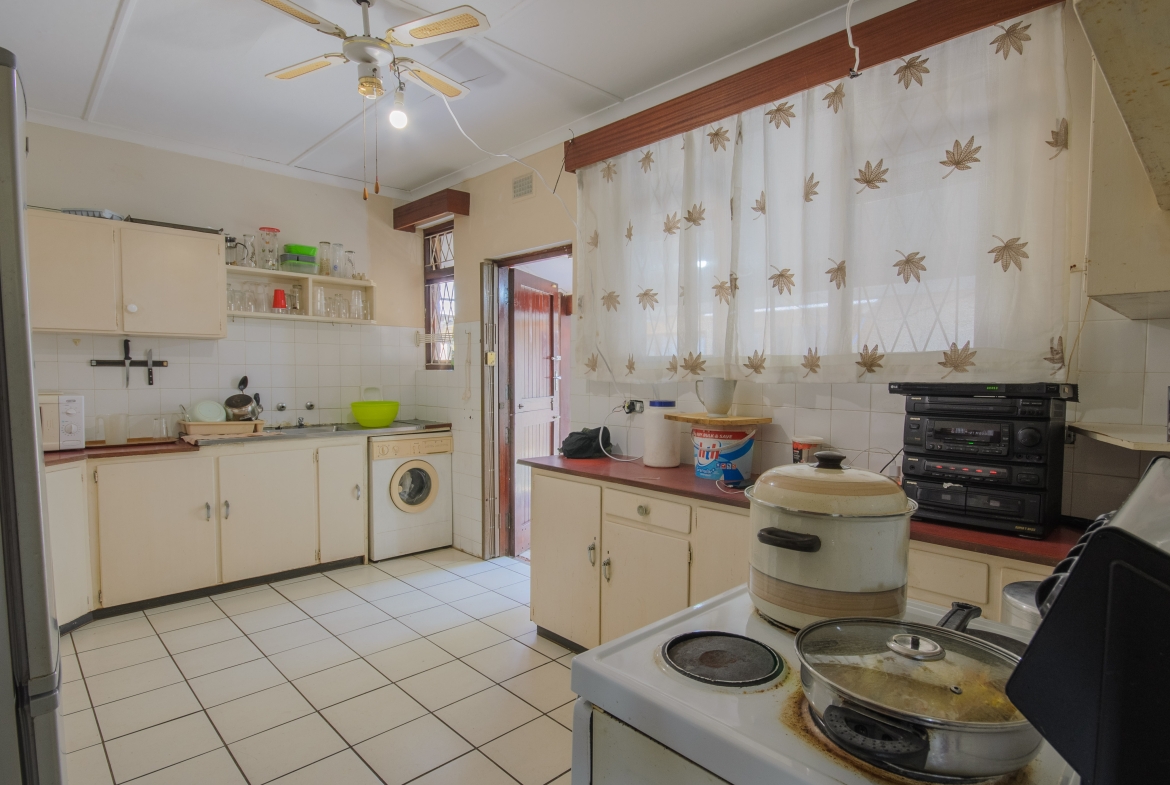 Large 1,650m² Property with Endless Potential in the Heart of Uvongo