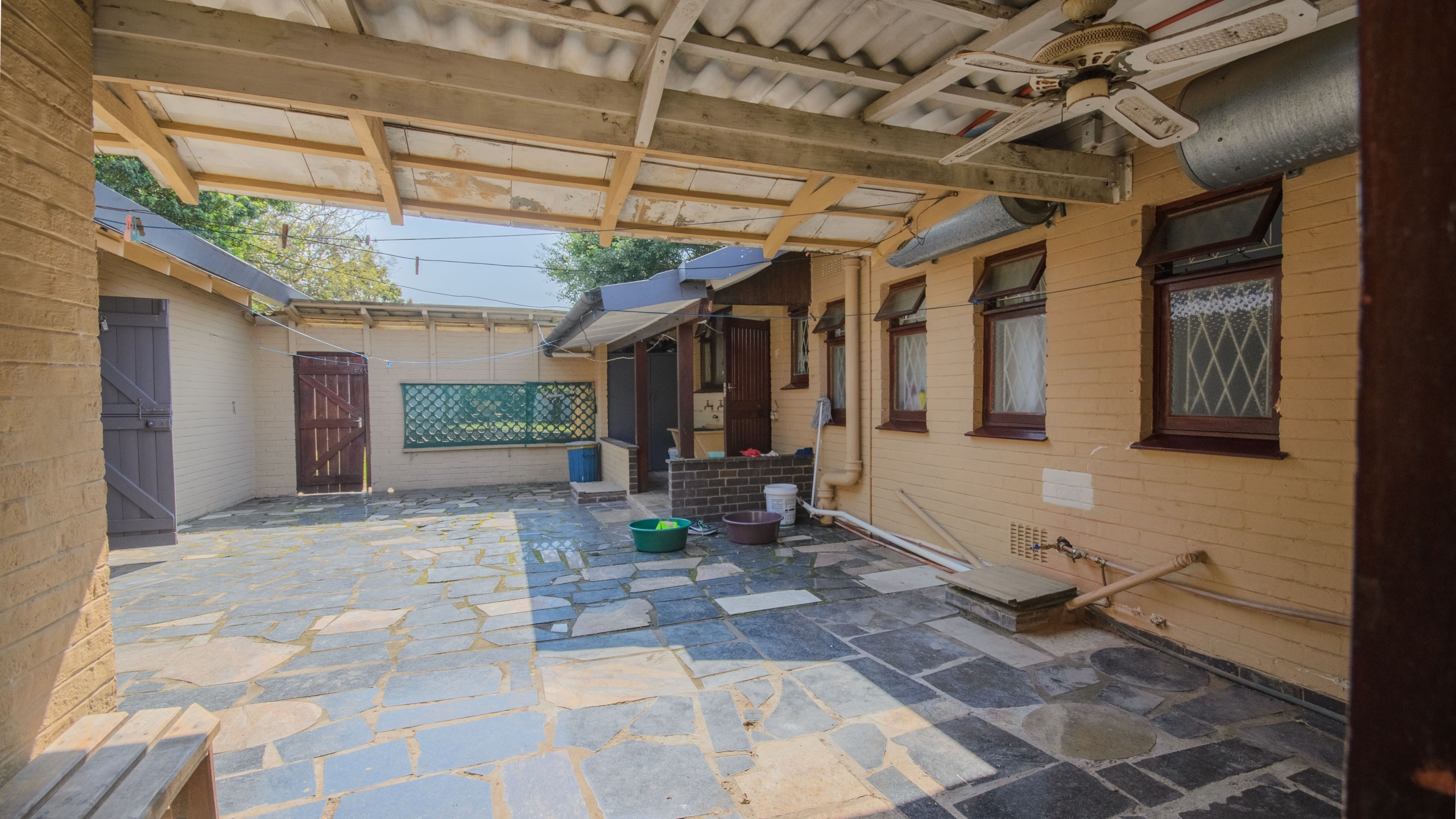 d (679)-HDR Large 1,650m² Property with Endless Potential in the Heart of Uvongo