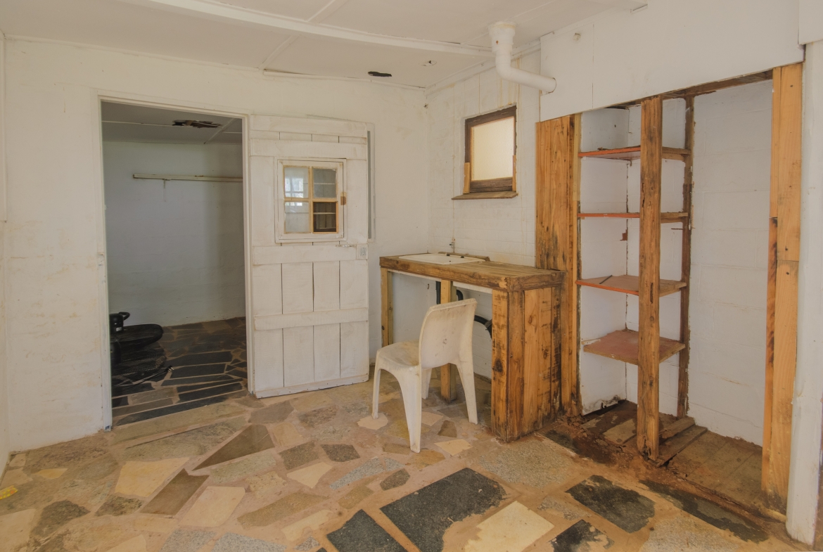 Large 1,650m² Property with Endless Potential in the Heart of Uvongo