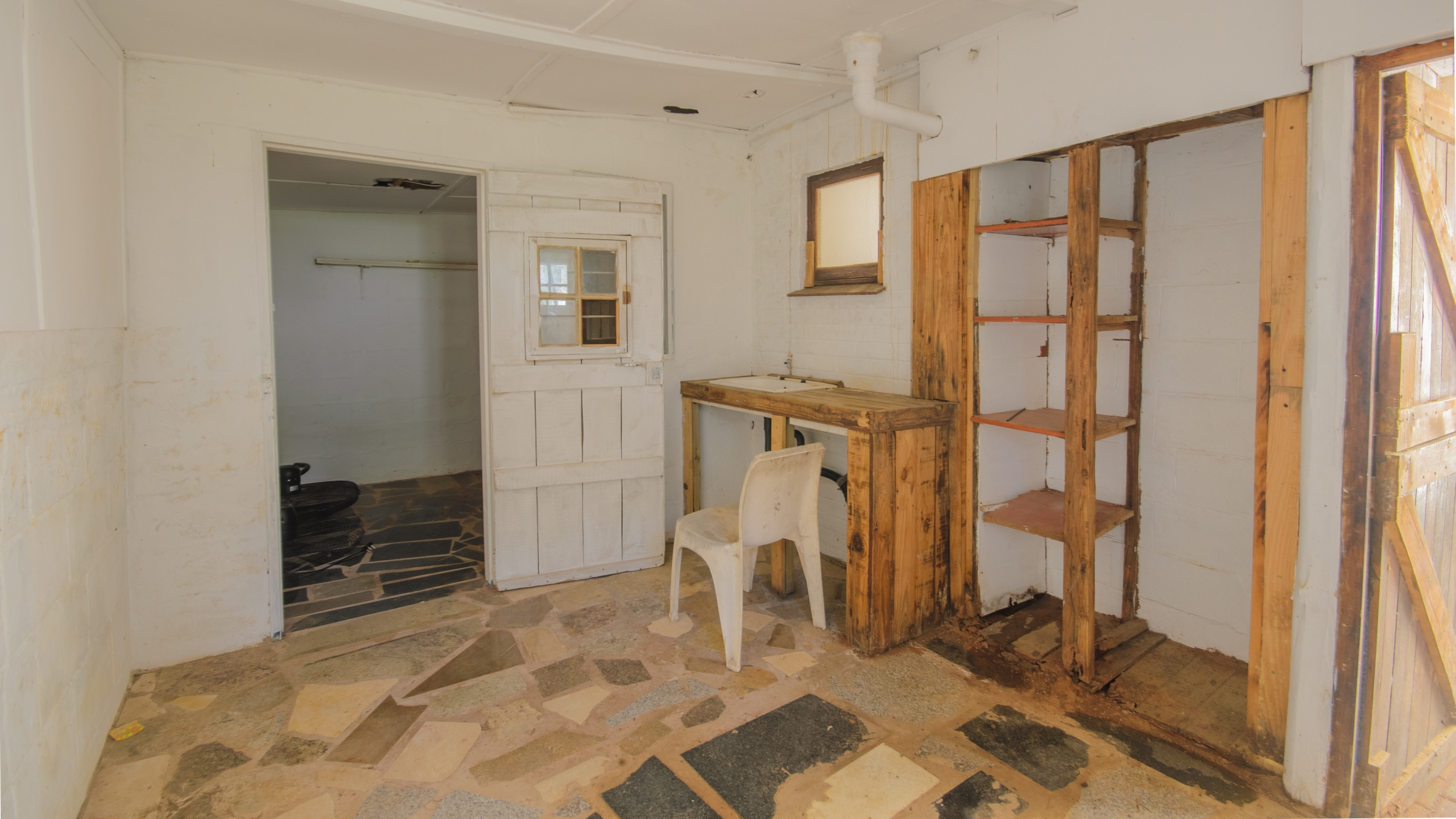 d (697)-HDR Large 1,650m² Property with Endless Potential in the Heart of Uvongo