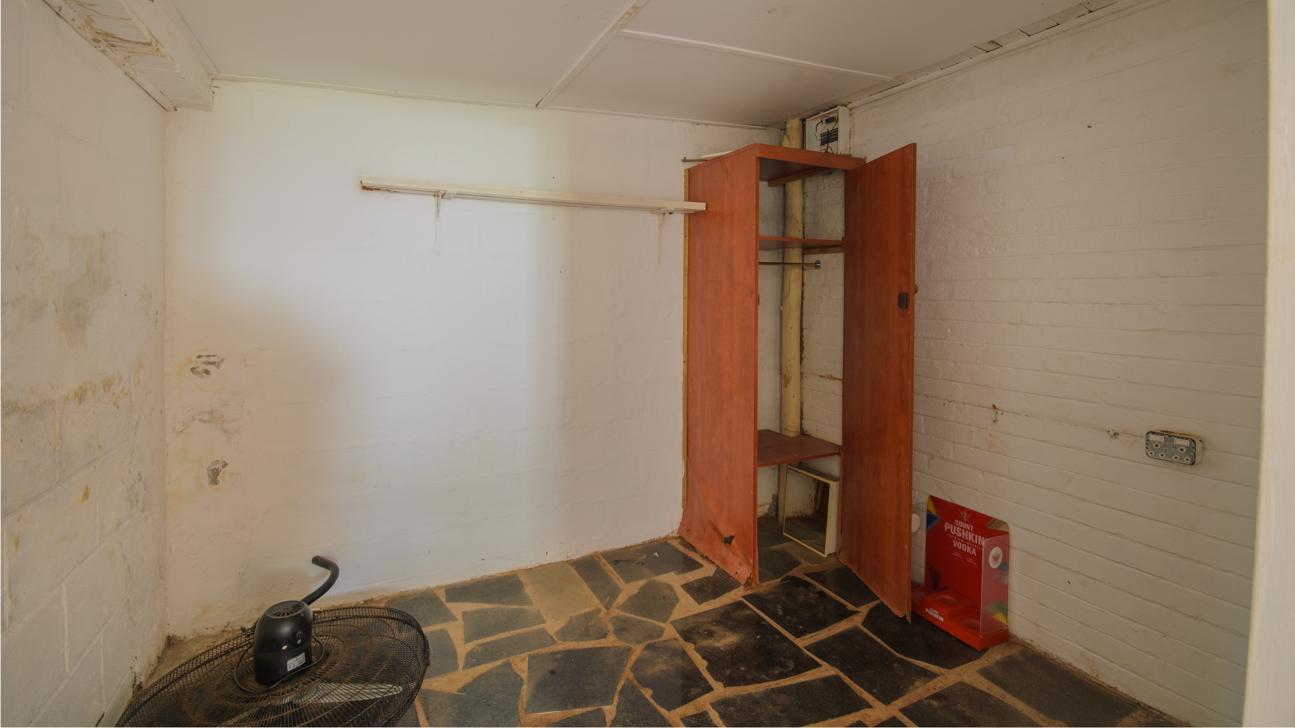 d (700)-HDR Large 1,650m² Property with Endless Potential in the Heart of Uvongo