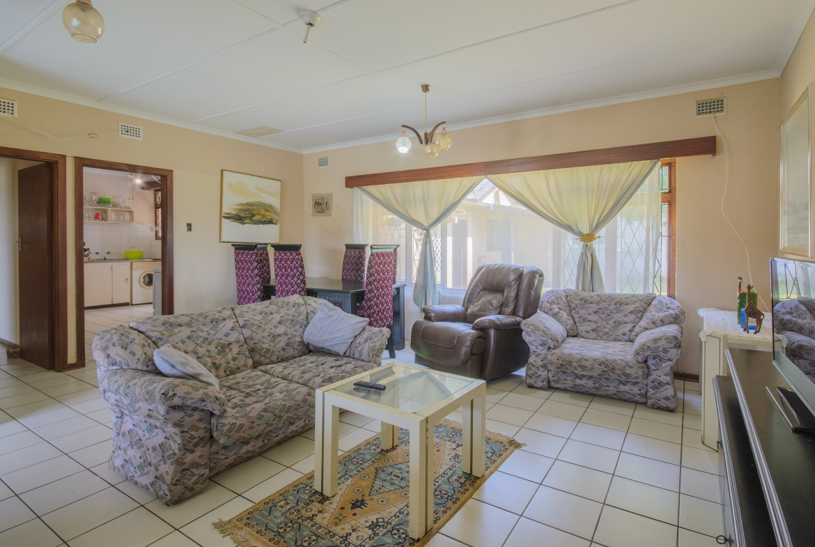 Large 1,650m² Property with Endless Potential in the Heart of Uvongo