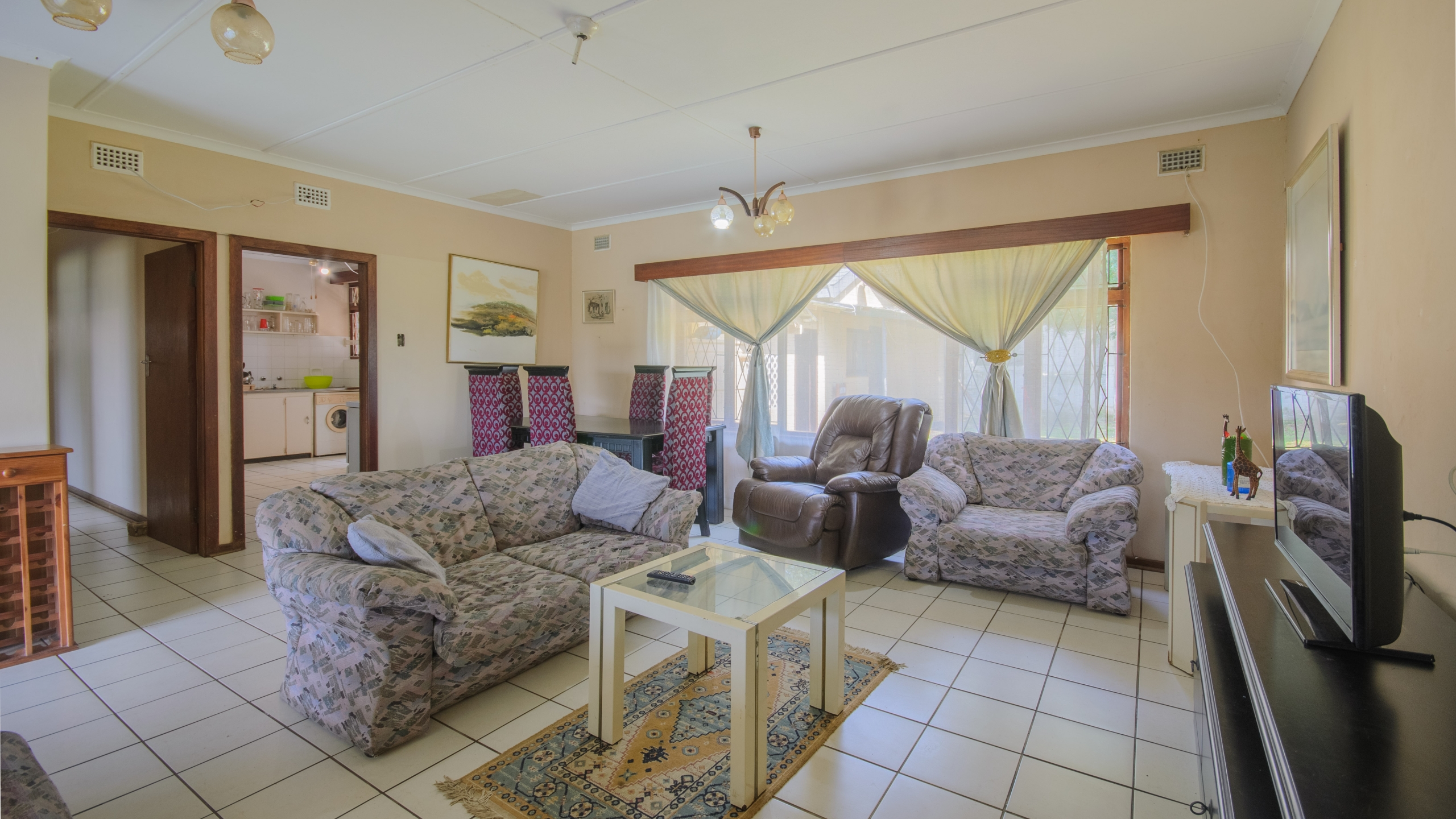 d (727)-HDR Large 1,650m² Property with Endless Potential in the Heart of Uvongo
