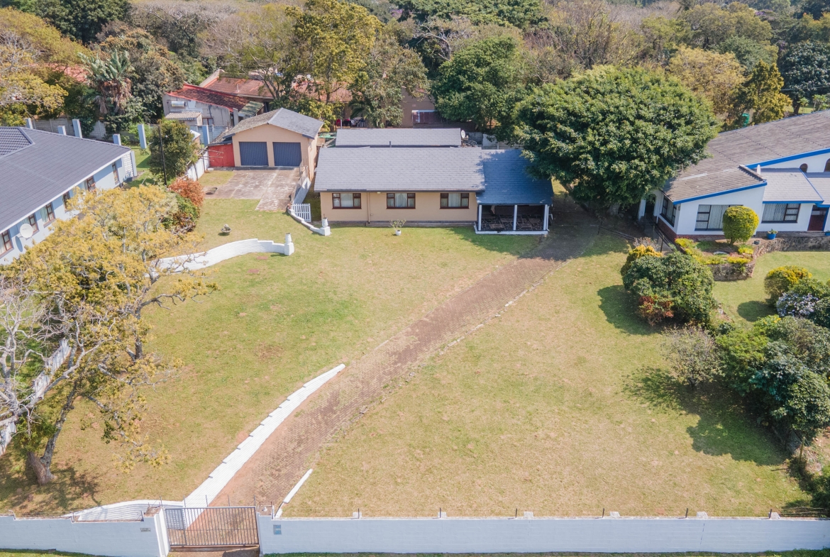 Large 1,650m² Property with Endless Potential in the Heart of Uvongo