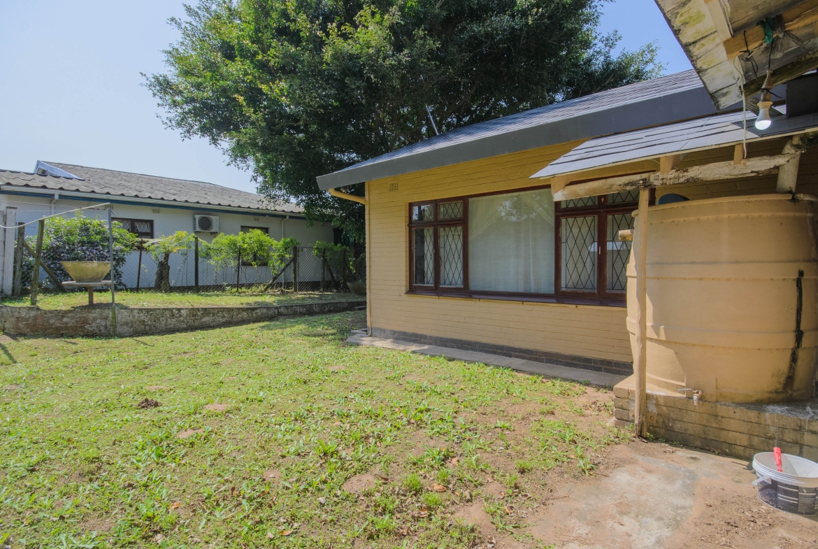 Large 1,650m² Property with Endless Potential in the Heart of Uvongo