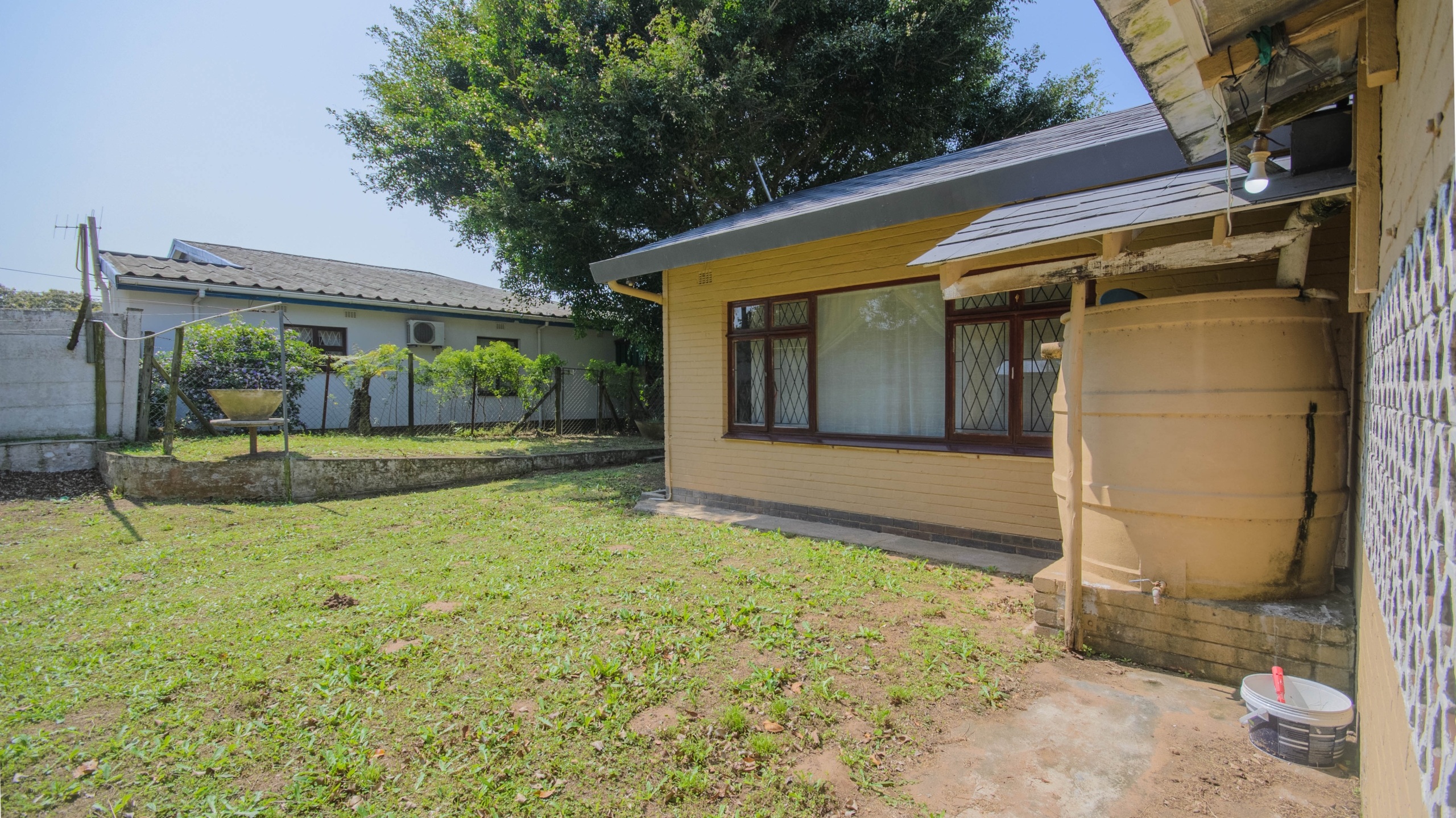 d (739)-HDR Large 1,650m² Property with Endless Potential in the Heart of Uvongo