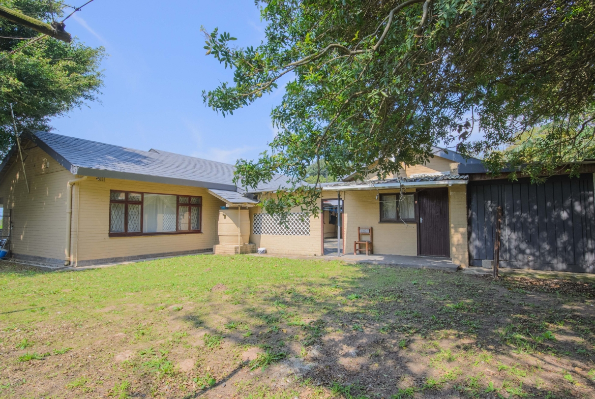 Large 1,650m² Property with Endless Potential in the Heart of Uvongo