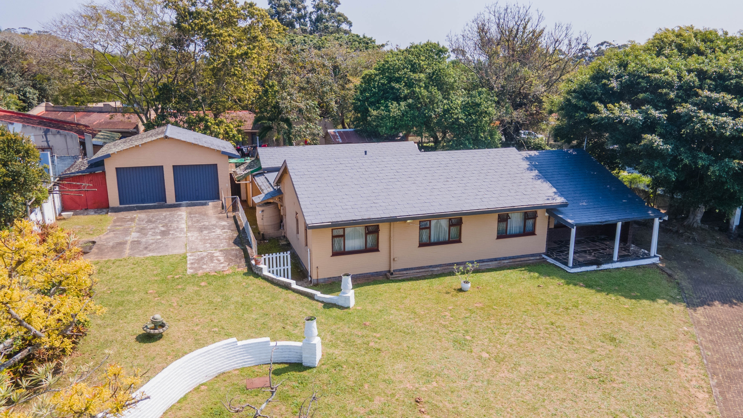 d (79)-HDR Large 1,650m² Property with Endless Potential in the Heart of Uvongo