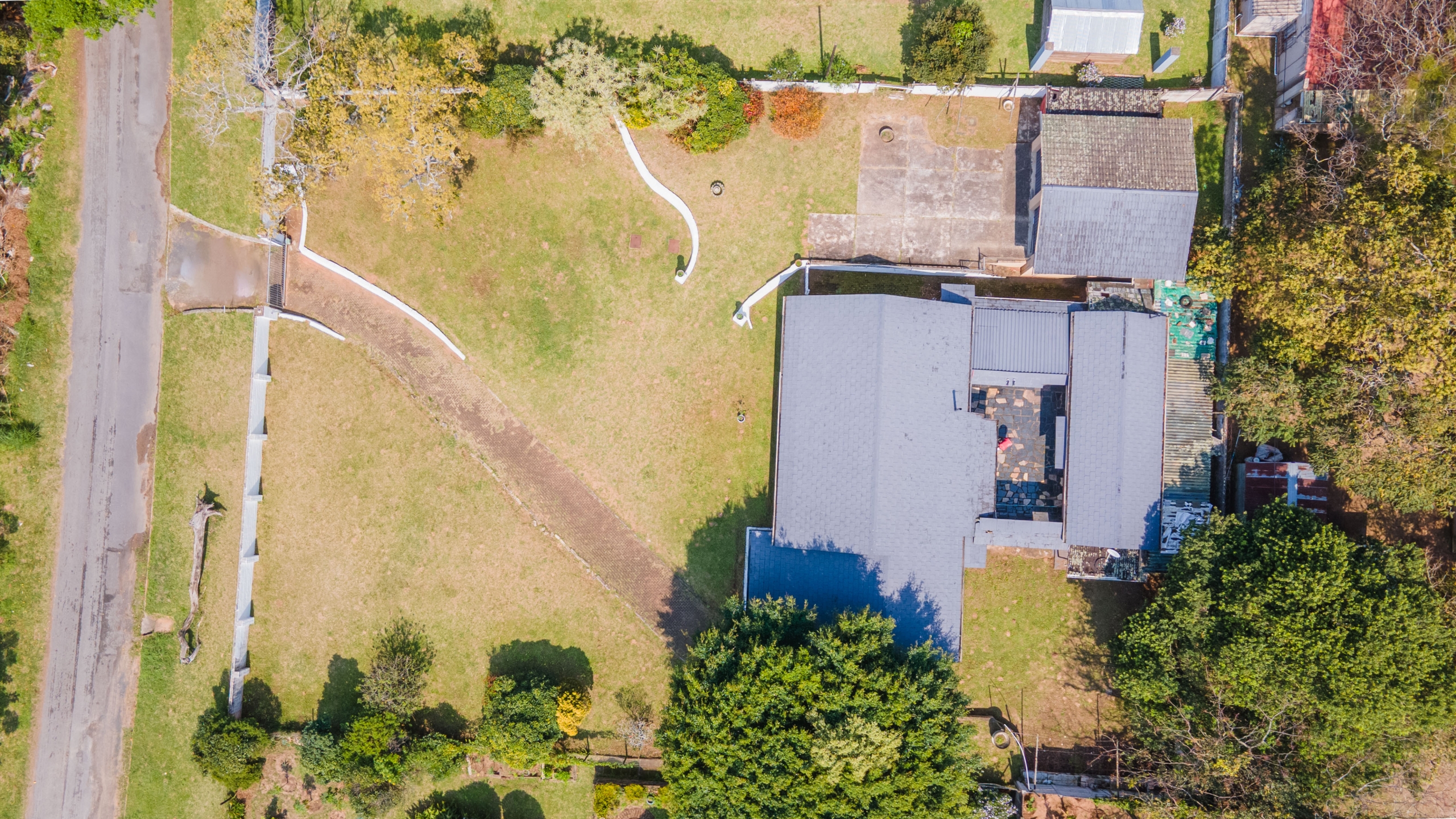 d (85)-HDR Large 1,650m² Property with Endless Potential in the Heart of Uvongo