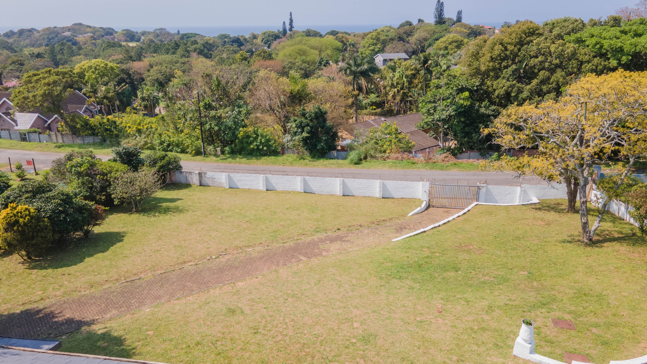 d (88)-HDR-2 Large 1,650m² Property with Endless Potential in the Heart of Uvongo