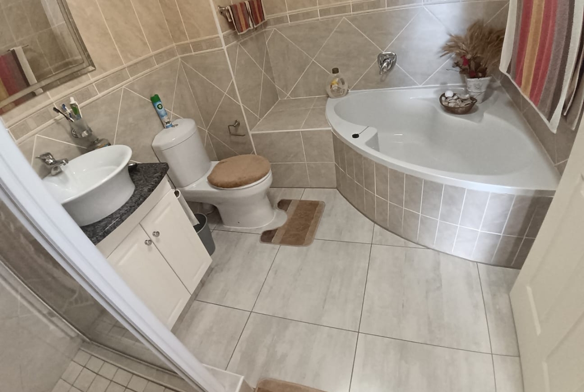 Spacious 3 Bedroom, 2 Bathroom, open plan Manaba Sea View For Sale