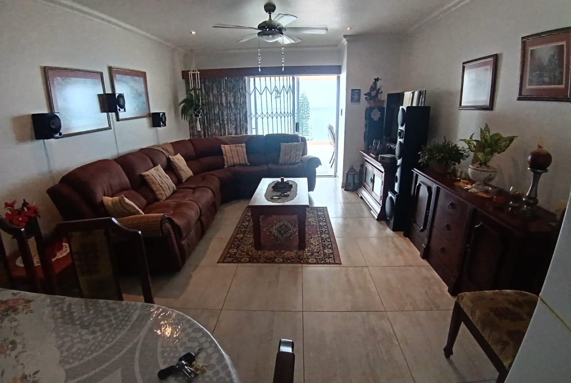 Spacious 3 Bedroom, 2 Bathroom, open plan Manaba Sea View For Sale