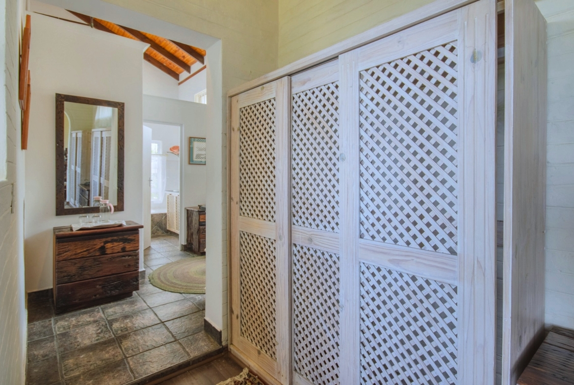 RAMSGATE – MAGNIFICENT OCEAN-VIEW HOME WITH TWO COTTAGES, POOL & BREATHTAKING 180° SEA VIEWS