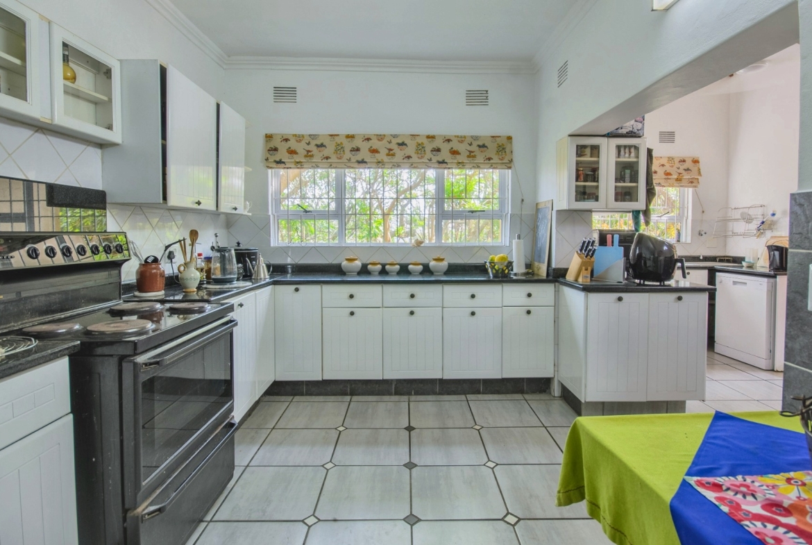 RAMSGATE – MAGNIFICENT OCEAN-VIEW HOME WITH TWO COTTAGES, POOL & BREATHTAKING 180° SEA VIEWS