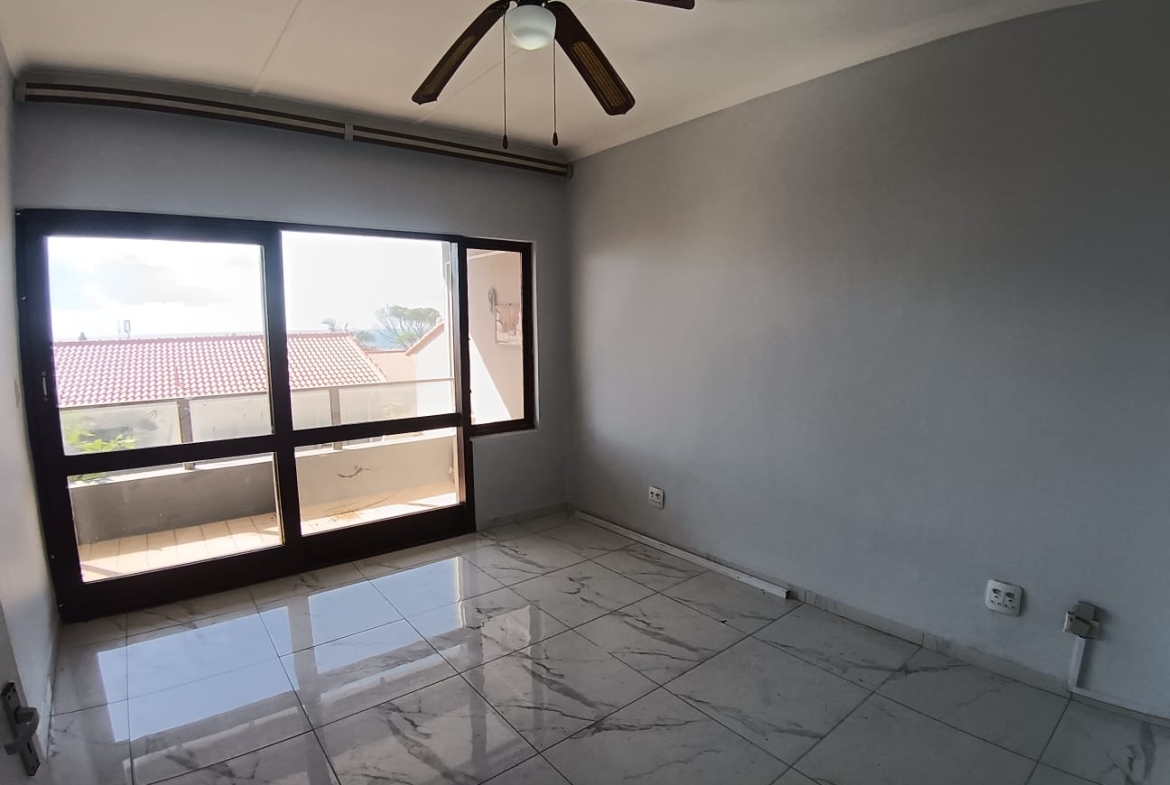 3 Bedroom, 2.5 Bedroom, open plan, Uvongo sea view for Sale