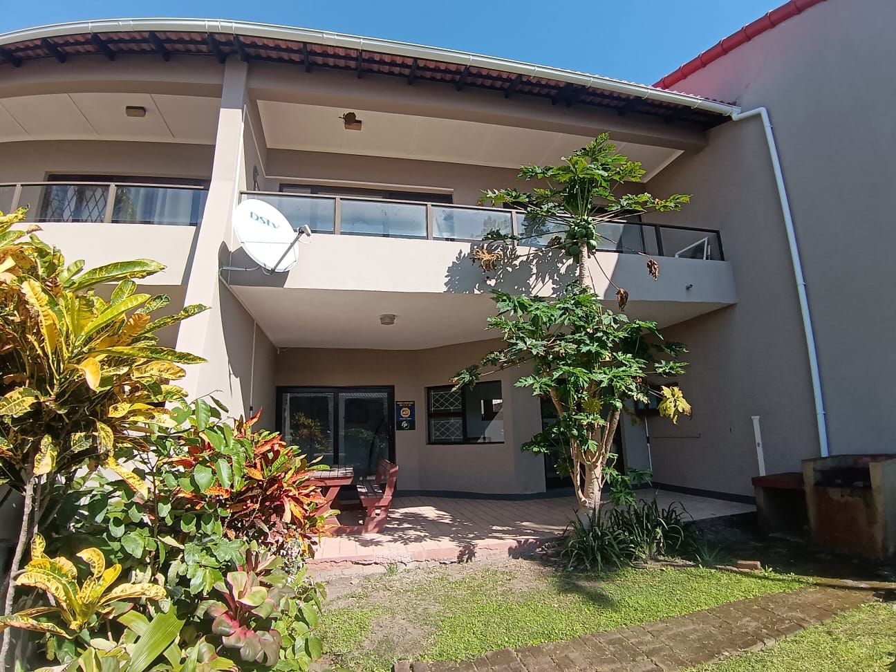0b4d2660-26c5-447a-854c-66258c583945 3 Bedroom, 2.5 Bedroom, open plan, Uvongo sea view for Sale
