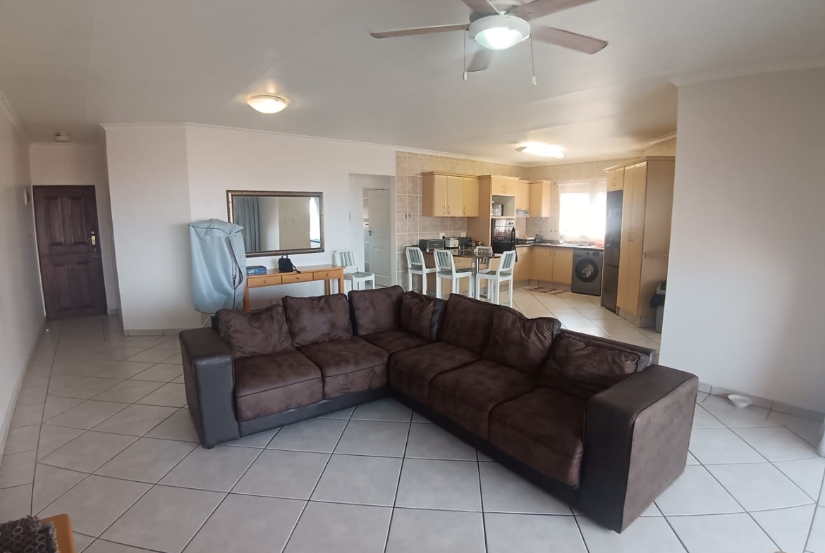 Spacious 3 Bedroom, 1.5 Bathroom, open plan, Uvongo sea view for Sale