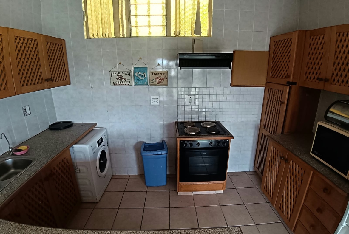 2 Bedroom, 1 Bathroom, open plan, Uvongo sea view for Sale