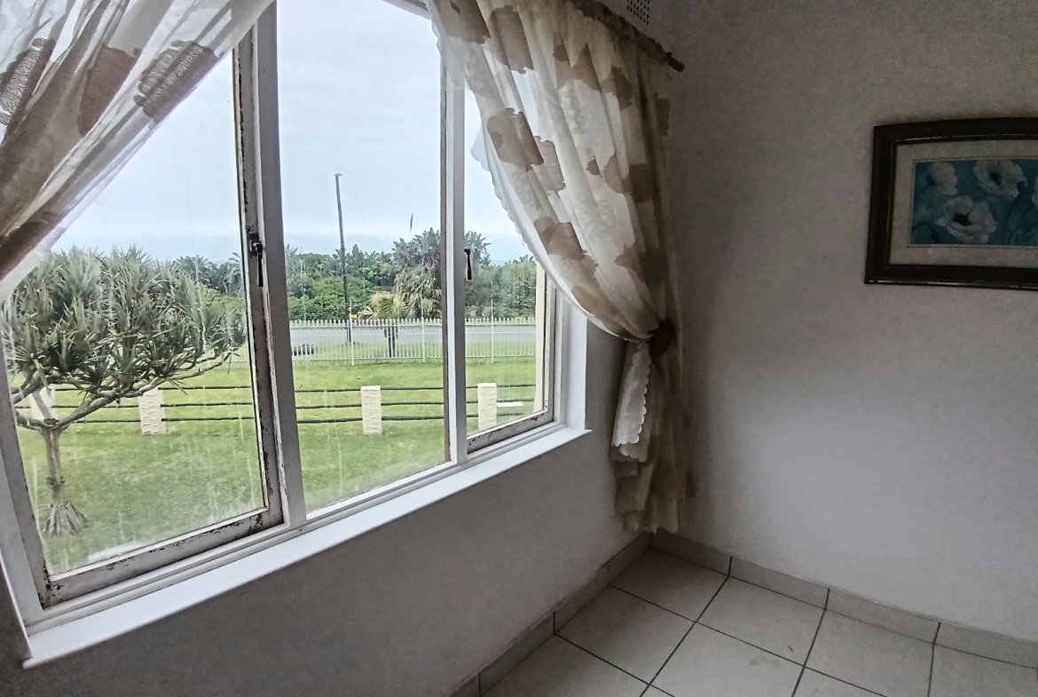2 Bedroom, 1 Bathroom, open plan, Uvongo sea view for Sale