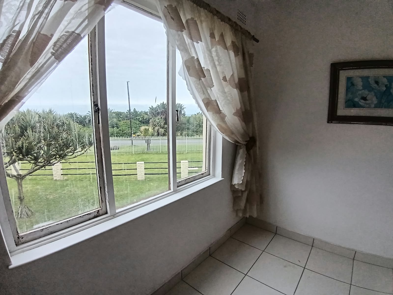 11a52072-6428-409d-b5e3-2e05ec791e91 2 Bedroom, 1 Bathroom, open plan, Uvongo sea view for Sale